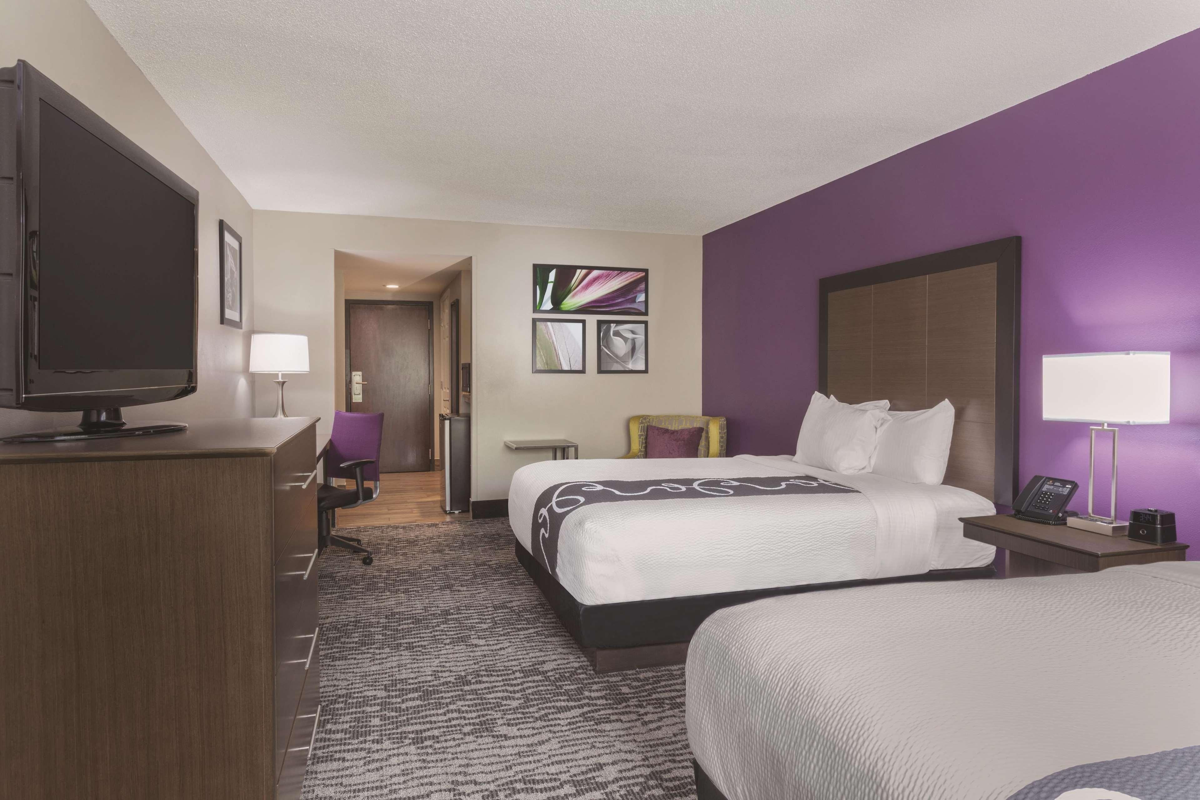 La Quinta By Wyndham Columbus North Hotel Exterior photo