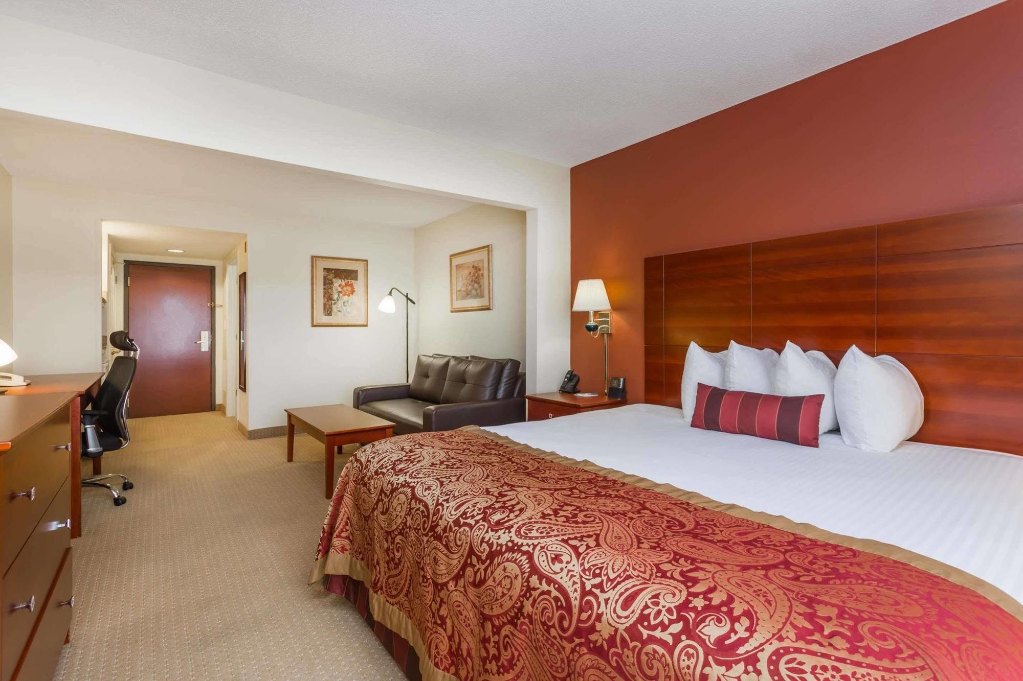 La Quinta By Wyndham Columbus North Hotel Exterior photo