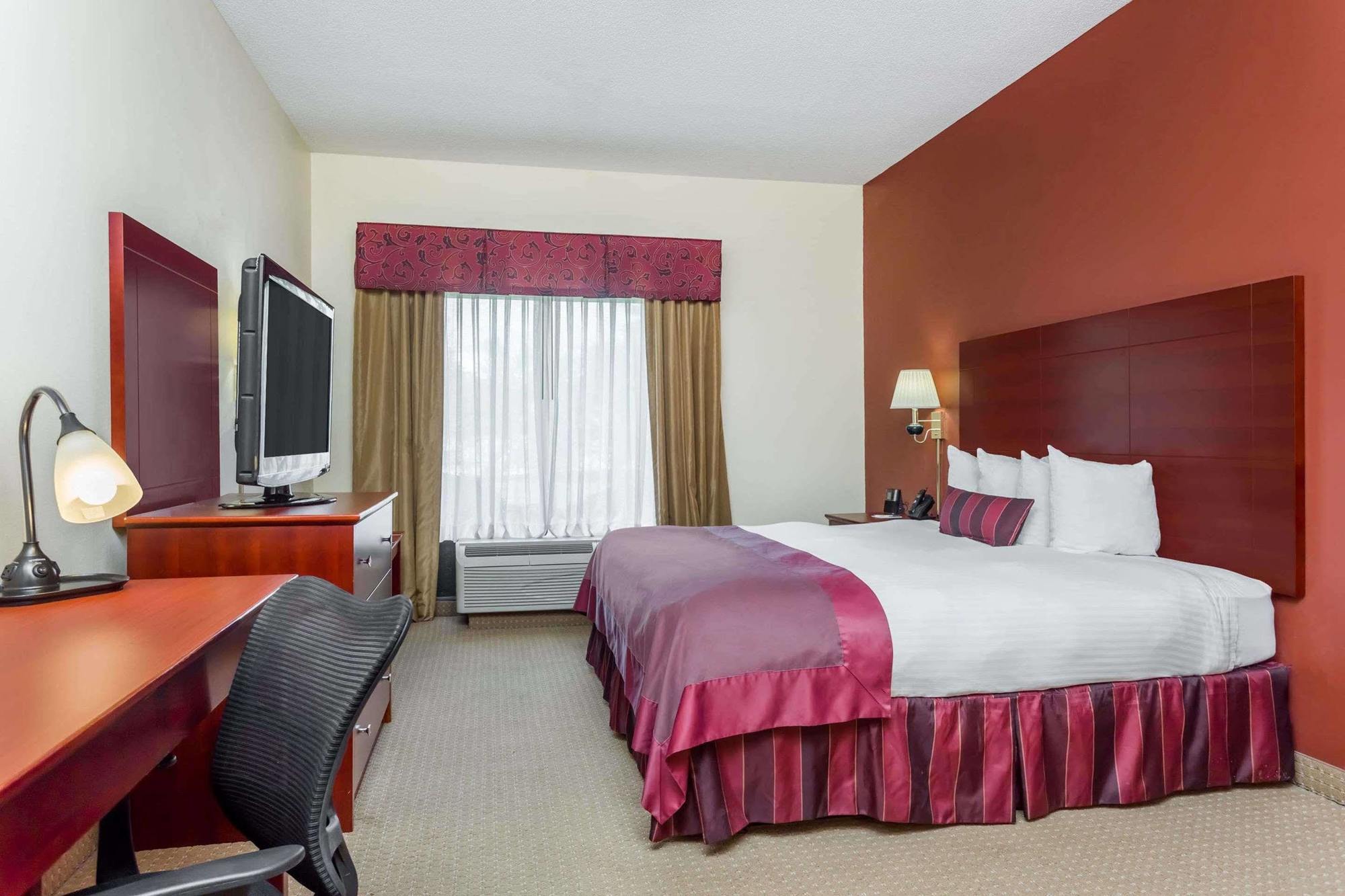 La Quinta By Wyndham Columbus North Hotel Exterior photo